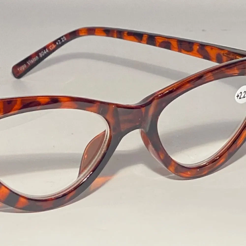 1174 Emma Cateye Reading Glasses 2.25 Tortoise Readers NWT